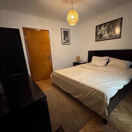 Decebal Apartment Overlooking The Boulevard Букурещ Екстериор снимка