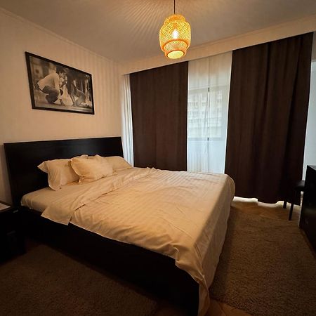 Decebal Apartment Overlooking The Boulevard Букурещ Екстериор снимка