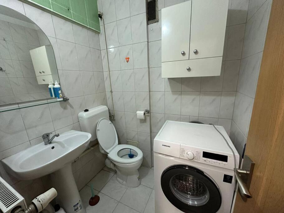 Decebal Apartment Overlooking The Boulevard Букурещ Екстериор снимка